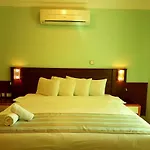 Al Ghubrah Plaza Hotel