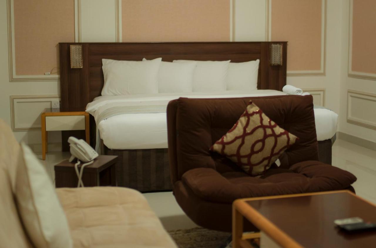 Al Ghubrah Plaza Hotel