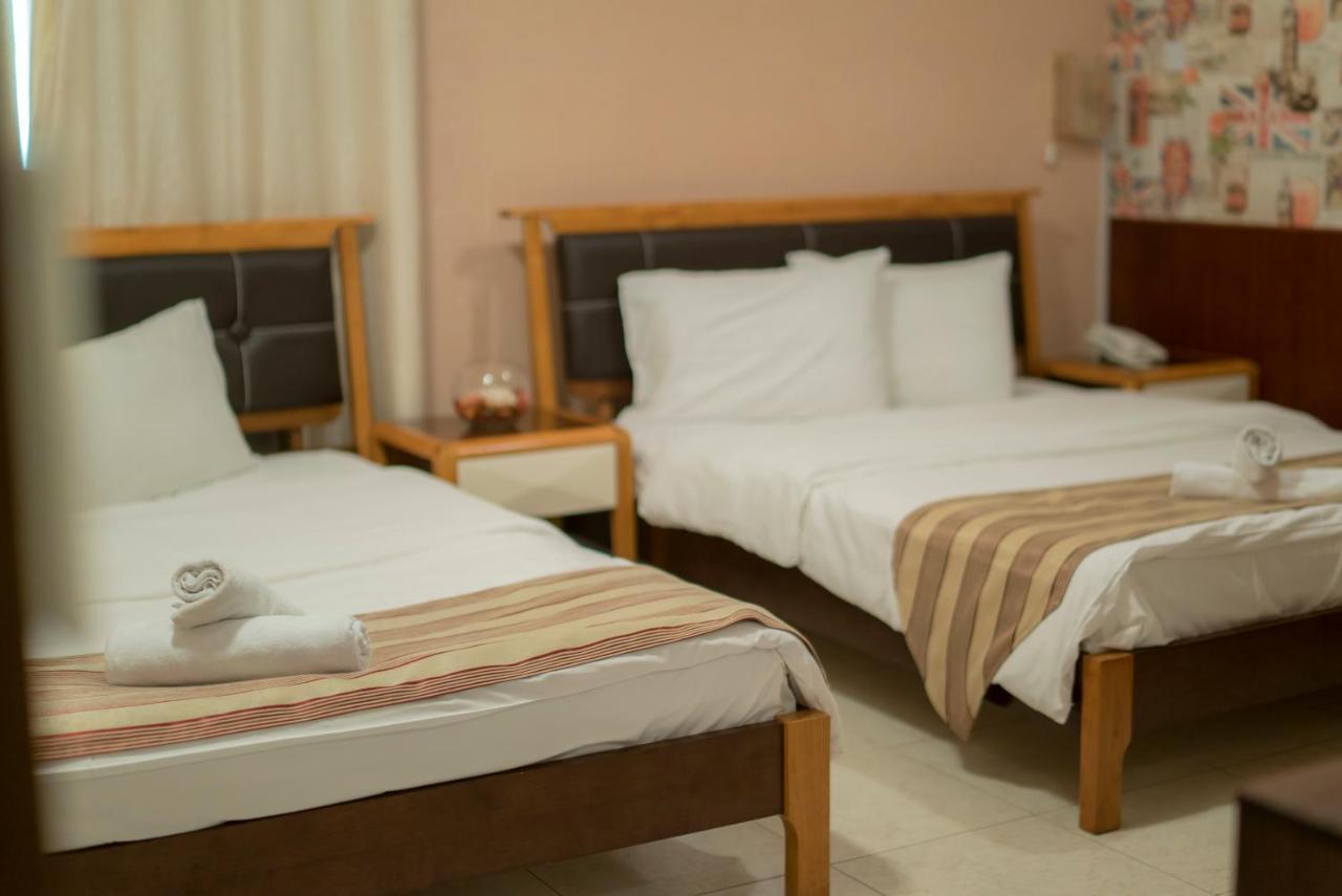 Al Ghubrah Plaza Hotel *